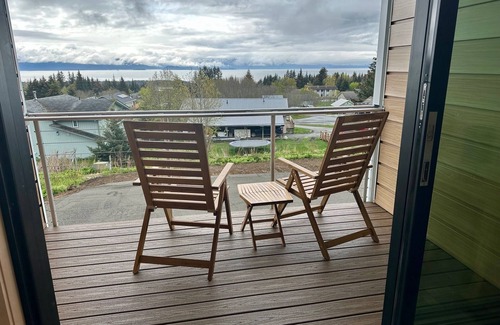 Homer House | Incredible views right in town for big groups, twin brand new houses