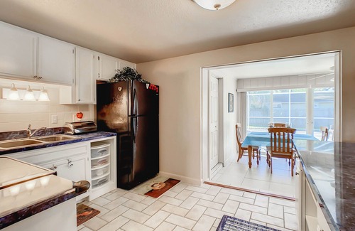 Venice Gardens Condo | Incredible Whole Condo with Heated Pool and Jacuzzi Next to Venice Island/Beach
