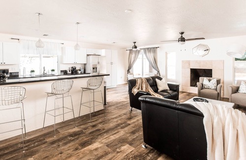 North Mountain House | Incredibly Remodeled Home with Modern Modern Design
