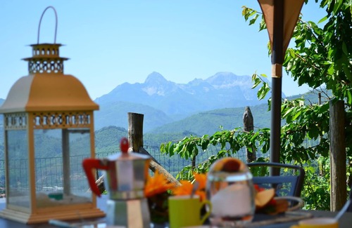 Castiglione di Garfagnana House | Independent Tuscan Holiday Home with Garden and Valley views