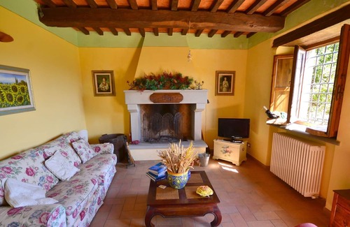 Castiglione di Garfagnana House | Independent Tuscan Holiday Home with Garden and Valley views