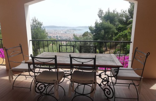 Toulon Apartment | Independent accommodation in a villa, breathtaking sea view, beautiful terrace, swimming pool