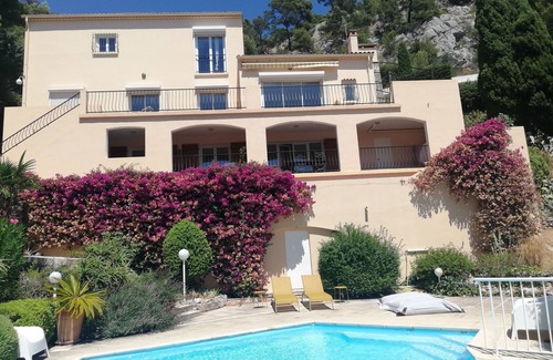 Toulon Apartment | Independent accommodation in a villa, breathtaking sea view, beautiful terrace, swimming pool