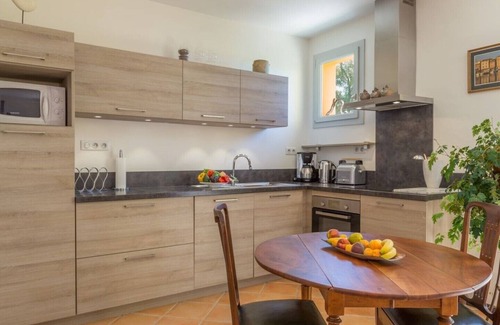 Ventabren Apartment | Independent apartment in VILLA with POOL 4 * 3 épis