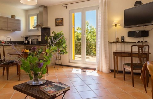 Ventabren Apartment | Independent apartment in VILLA with POOL 4 * 3 épis