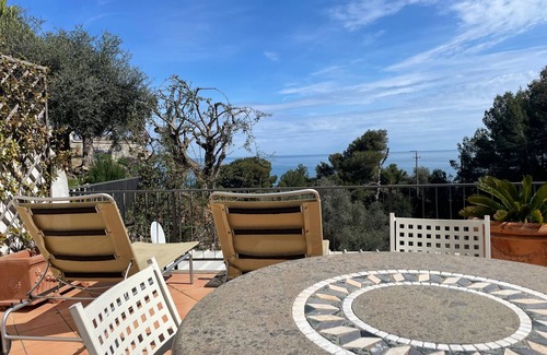 Diano Marina House | Independent apartment with large terrace facing the sea