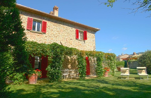 Montalla Apartment | Independent Apartment in Farmhouse with private garden and pool- Cortona