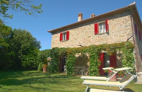 Montalla Apartment | Independent Apartment in Farmhouse with private garden and pool- Cortona