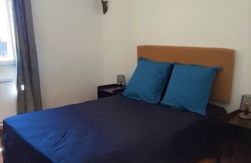 Aups Bed & Breakfast | Independent bedroom in character house 1 km from the village of Aups
