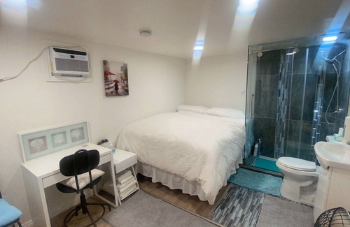 Alhambra Cabin | Independent cabin & private entrance with free parking 独立出入后屋独立洗手间