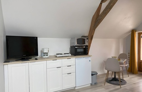 Brigne Apartment | Independent Gite at Logis des Moulins