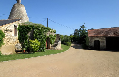 Brigne Apartment | Independent Gite at Logis des Moulins