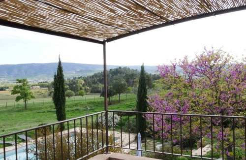 Roussillon House | Independent gite, with terrace and breathtaking views of the Luberon, swimming pool