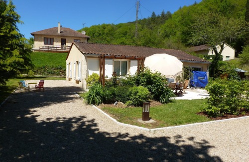 Carlux House | Independent house with heated pool (Perigord Noir hamlet)