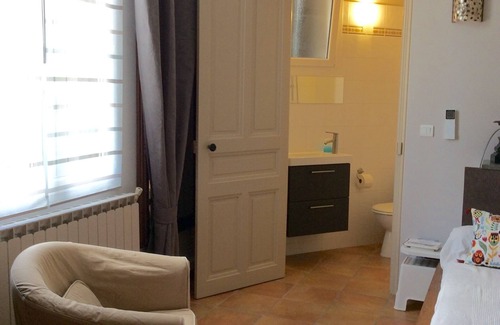 Faubourg House | Independent room in character town house.