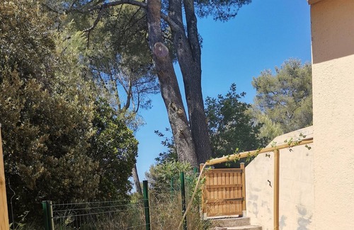 Auriol Apartment | Independent Studio close to Hiking and Beaches.