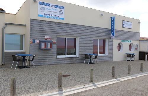 Esnandes Apartment | independent studio, coastal village 15 minutes from La Rochelle and Ile de Ré,