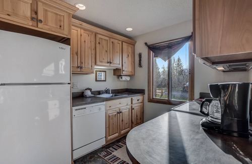 Clark Cabin | Indian- Full kitchen, pet friendly, stunning views