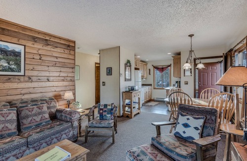 Clark Cabin | Indian- Full kitchen, pet friendly, stunning views