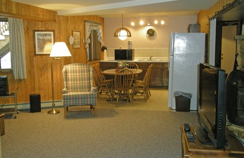Wakefield Ski Chalet | Indianhead Village/Blackjack Wildernest II- lower level Unit of Wildernest I