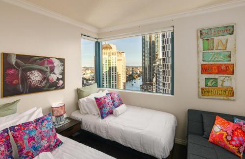 Brisbane Central Business District Apartment | Indigescapes River Views in Heart of Brisbane Sleeps 6