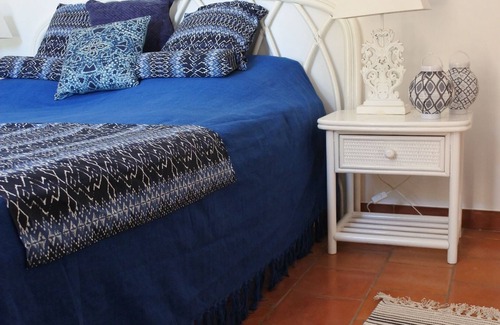 La Roquebrussanne House | Indigo room, great guesthouse, quiet holidays in Provence, 35 mn from the sea