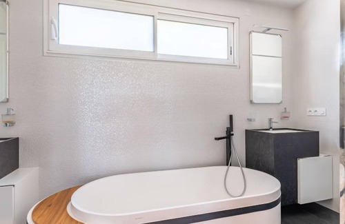 Saint-Brevin-l'Ocean House | Indigo-Vue Mer et Piscine chauffée by Interhome