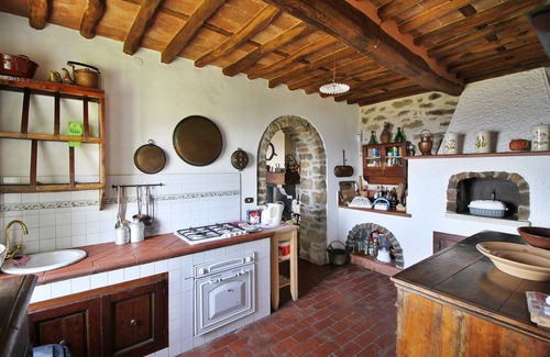 Petrognano Villa | Indipendent villa with private pool and garden