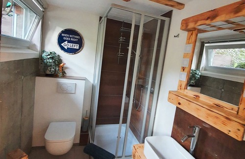 Bergedorf Apartment | Individual designer apartment in industrial style, bright and friendly.
