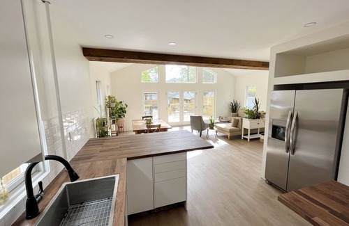 Kingston Stockade District House | Indoor-Outdoor Retreat in the Heart of Uptown Kingston