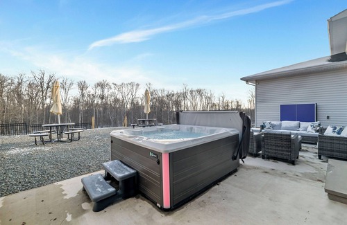 Tobyhanna House | Indoor Pool/Arcade/Theater/HotTub/Pickleball/Trail