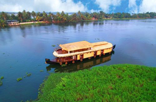 Alappuzha Boat Rental | IndraprasthamLakeCruise