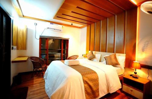 Alappuzha Boat Rental | IndraprasthamLakeCruise