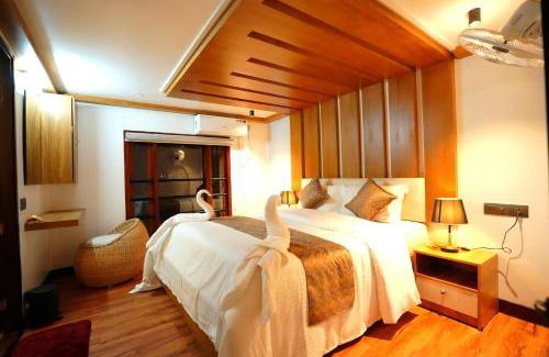 Alappuzha Boat Rental | IndraprasthamLakeCruise
