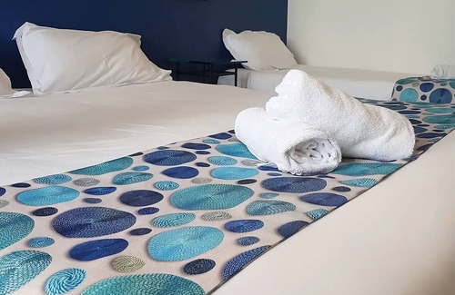 Six-Fours-les-Plages Hotel | Indulge in Home Like Comfort! Near Bonnegrace Beach! Pets Are Allowed!