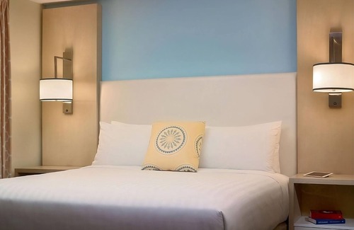 Auburn Hills Hotel | Indulge in Home Like Comfort 2 Comfortable Units, Full Kitchen, Pets Allowed