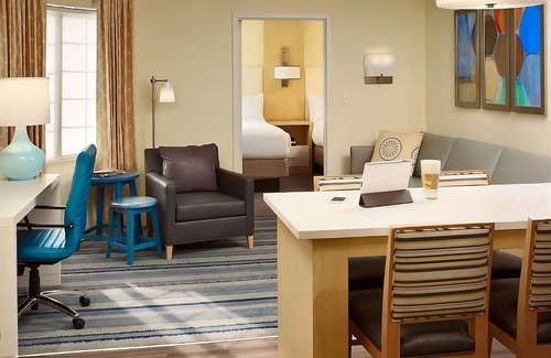 Auburn Hills Hotel | Indulge in Home Like Comfort 2 Comfortable Units, Full Kitchen, Pets Allowed