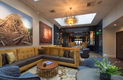 Downtown Portland Hotel | Indulge in Home-Like Comfort! Near Portland Art Museum! Pet-Friendly!