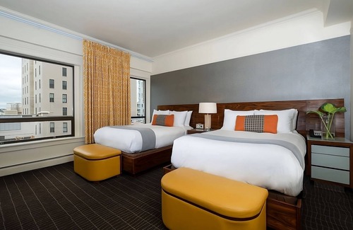 Downtown Portland Hotel | Indulge in Home-Like Comfort! Near Portland Art Museum! Pet-Friendly!