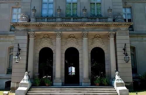 Historic Hill Apartment | Indulge in Home Like Comfort Near Rosecliff Mansion! with Fitness Center!