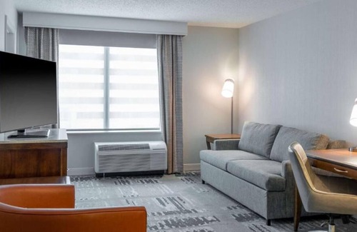 Radnor - Fort Myer Heights House | Indulge in Home Like Comfort! 2 Relaxing Units, Free Parking, Pets Allowed!