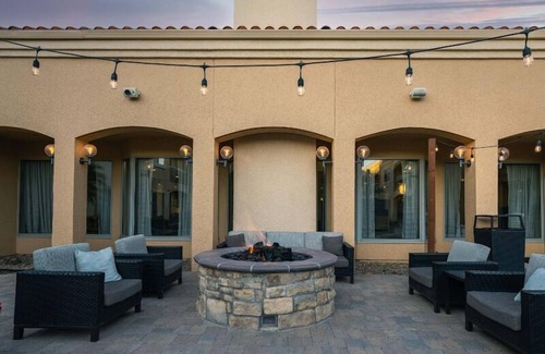 Camarillo Hotel | Indulge in Home-Like Comfort! 2 Comfortable Units, Near Camarillo Ranch House