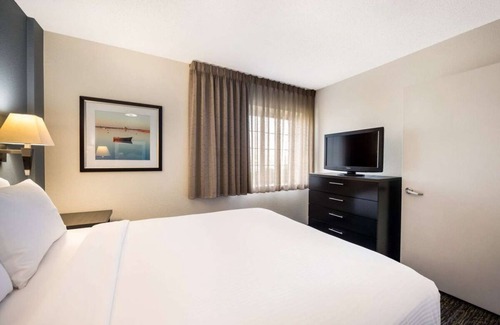 Earth City Hotel | Indulge in Home-Like Comfort! 2 Convenient Units, Near Berthold Square Park