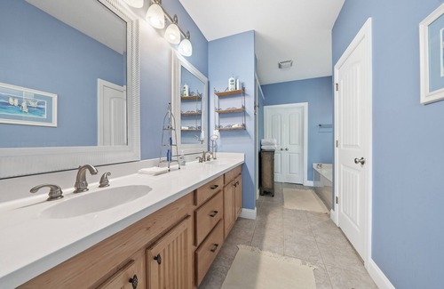 Eatonton House | Indulge in Luxury and Savings! Retreat with Hot Tub Three Suites with King Beds
