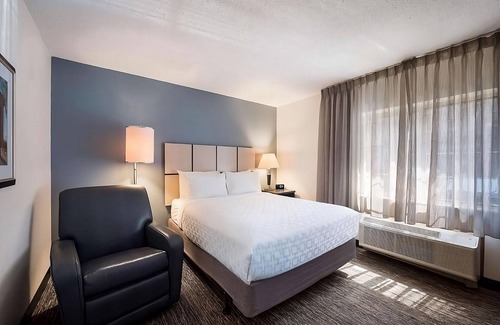 Newell Hotel | Indulge in Unforgettable Comfort and Style in Charlotte! Pets Allowed!