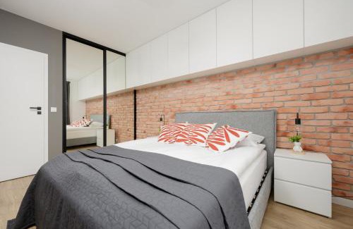 Wola Apartment | Industrial Apartment with Parking Fort Wola by Noclegi Renters