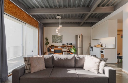 Uniao de Freguesias do Centro Apartment | Industrial Design Apart at City Center with Shared Garden, Wi-Fi and Air Conditioning