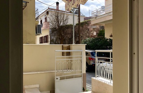 Lesvos House | Industrial Design Bungalow – 2 min to Center, Wifi