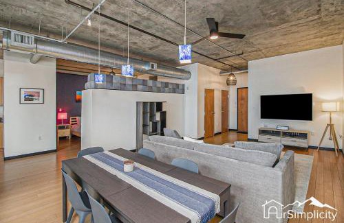 LoDo House | Industrial Loft W Gym & Balcony
