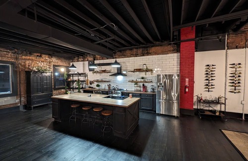 Highland Park Condo | Industrial Urban Loft within 5 minutes from downtown